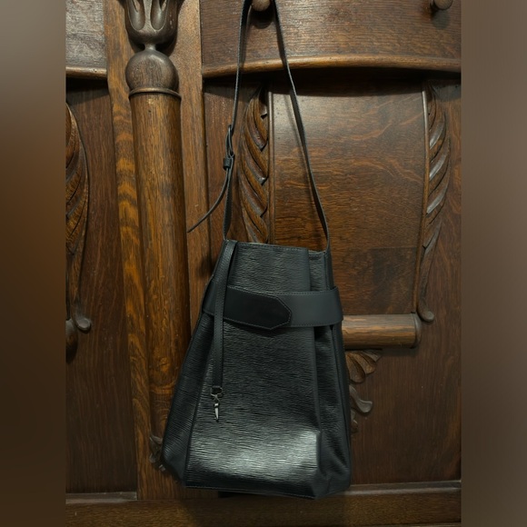 Louis Vuitton Epi Sac D'Epaule bucket bag - Picture 7 of 10